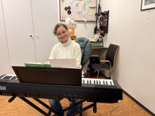 Carolin stiller opp, like blid som alltid!