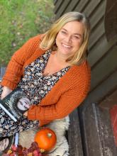 Lill Gjerstad Anderson lager  podcast om å ha det vanskelig i livet fra hjemmestudio.