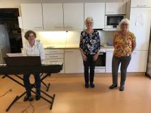 Carolin Eide, Vesla Rem og Astrid B. Andersen stod for musikk og sang.