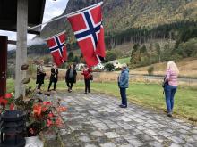 Høgtideleg  velkomst til Samrådingsmøtet i Tresfjord.