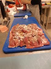 Kjøttrull under arbeid